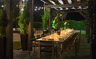 beach dining set up