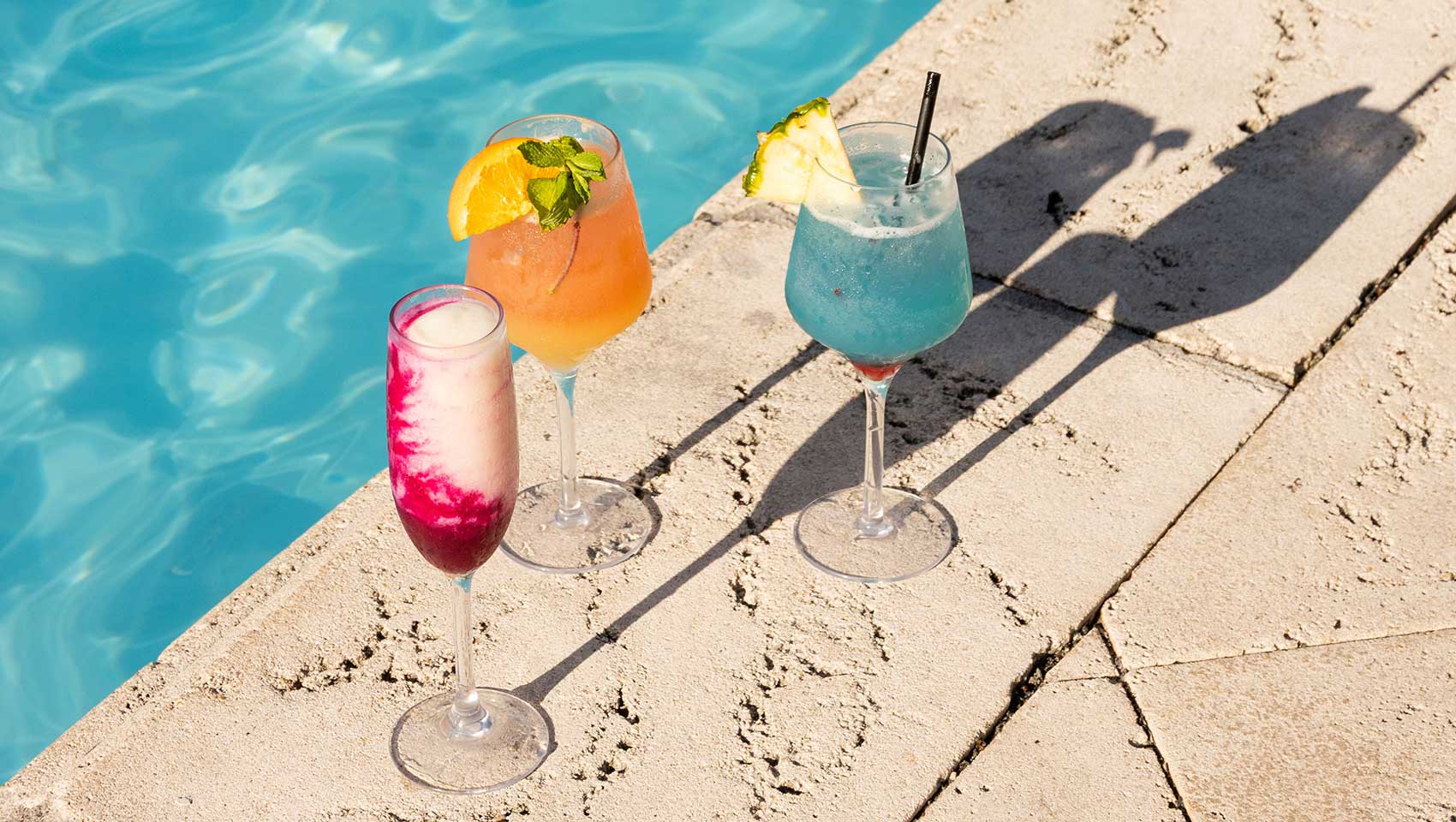 Cocktails by the pool at Surfcomber