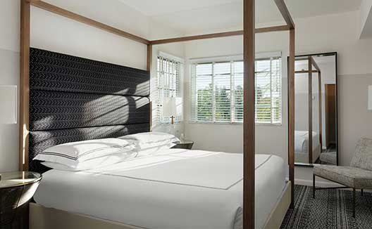 Surfcomber luxury suite with king bed